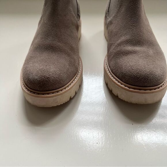 Dolce Vita Chelsea Boots Lug Sole Taupe Suede Size 6 - Picture 3 of 8